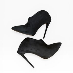 GIUSEPPE ZANOTTI Olinda Black Suede Ankle Bootie Heels Size 38.5